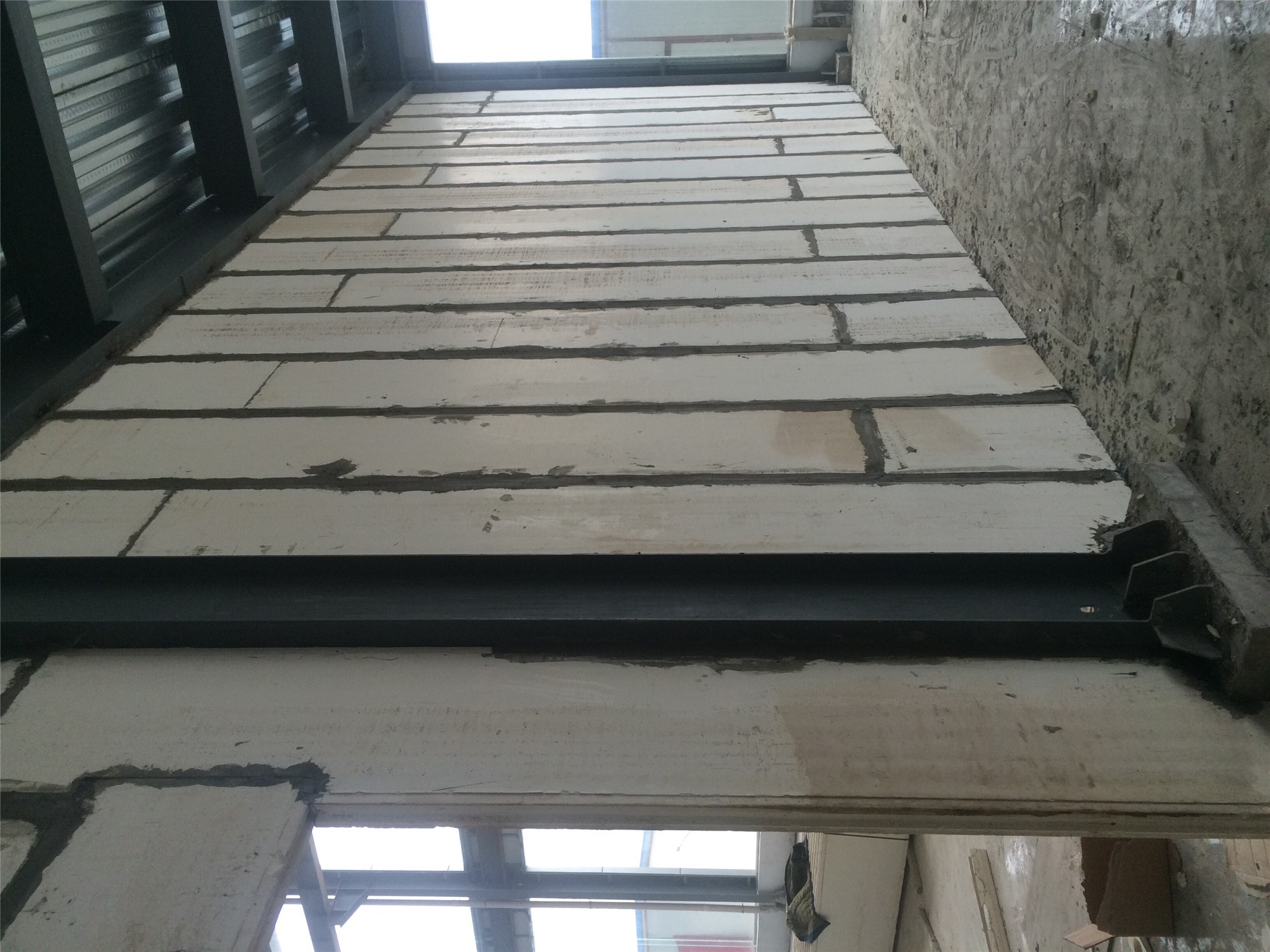 輕質隔墻板施工現場